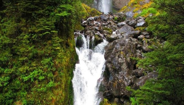 Devil's Punchbowl Falls