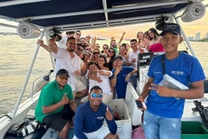 2-hour tour in Cartagena Sunset View in party boat