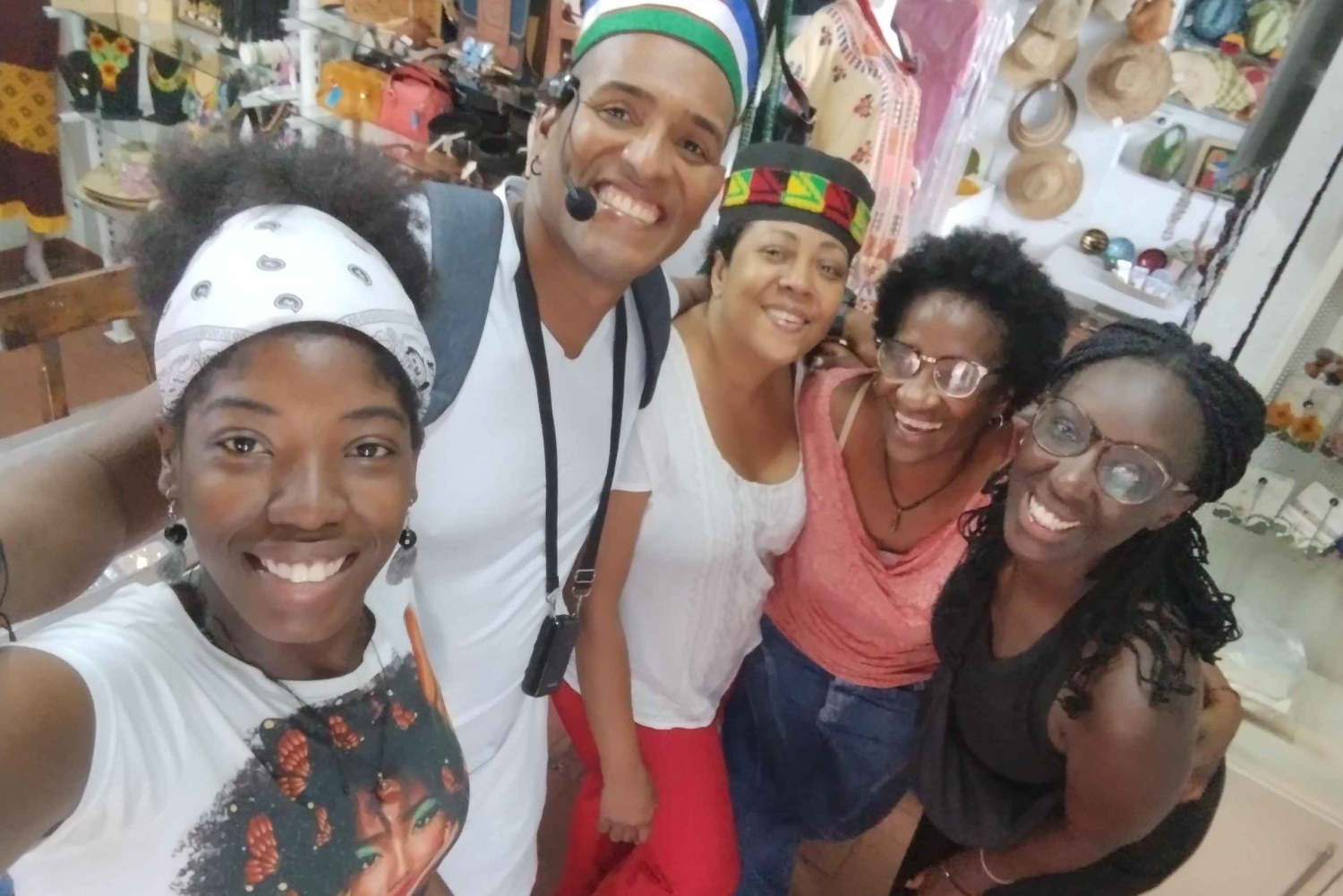 Пешеходная экскурсия 'Афро'. Цвета Кали.