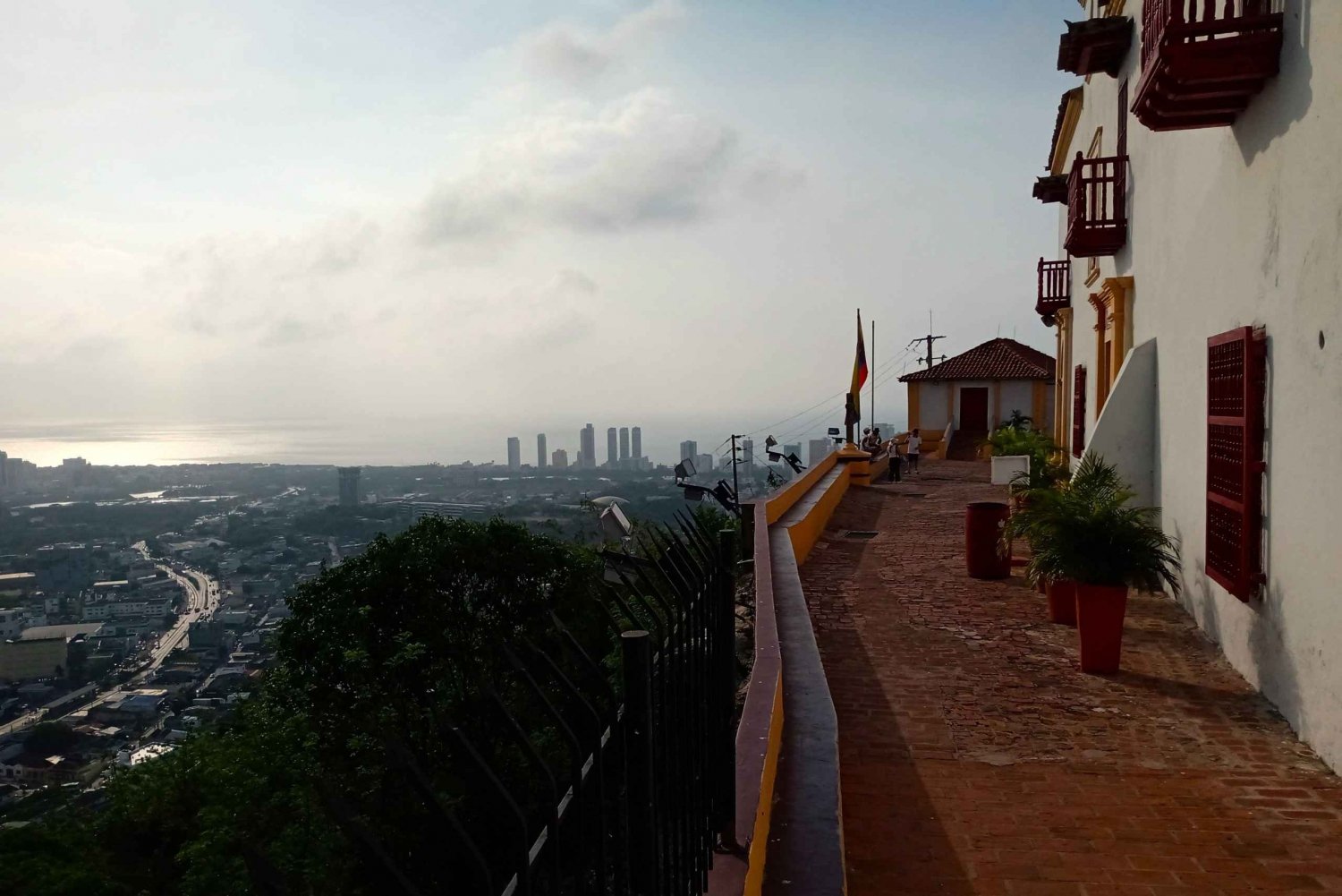 Cartagena: Private Welcome Pickup & Street Food Tasting