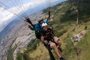 Bello: Paragliding i Medellín