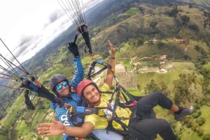 Bello: Paragliding i Medellín