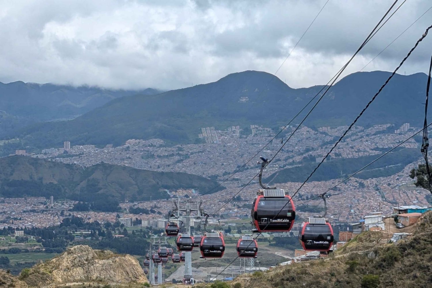 Bogotá: kabelbaan naar de grootste sloppenwijk in Bogotá: El Paraiso