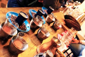 Bogotá: Candelaria Tour with Cacao and Coffee Workshop