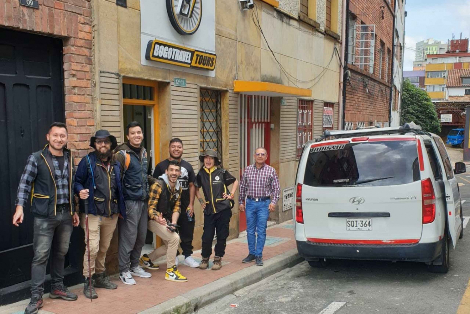 Bogotá: Ciudad Bolivar Private Tour with Cable Car Ticket