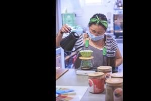 Bogotá: Coffee and Chocolate Walking Tour with Tastings