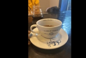 Bogotá: Coffee and Chocolate Walking Tour with Tastings