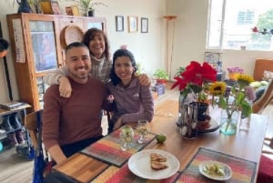 Bogotá: Colombian Cooking Class with Market Visit