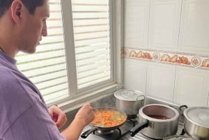 Bogotá: Colombian Cooking Class with Market Visit