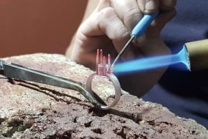 Bogotá: crea il tuo anello di smeraldo in un laboratorio