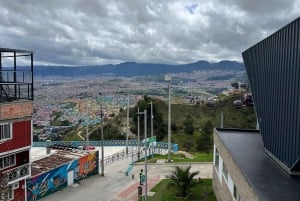 Bogotá: tour di El Paraíso e delle favelas in funivia