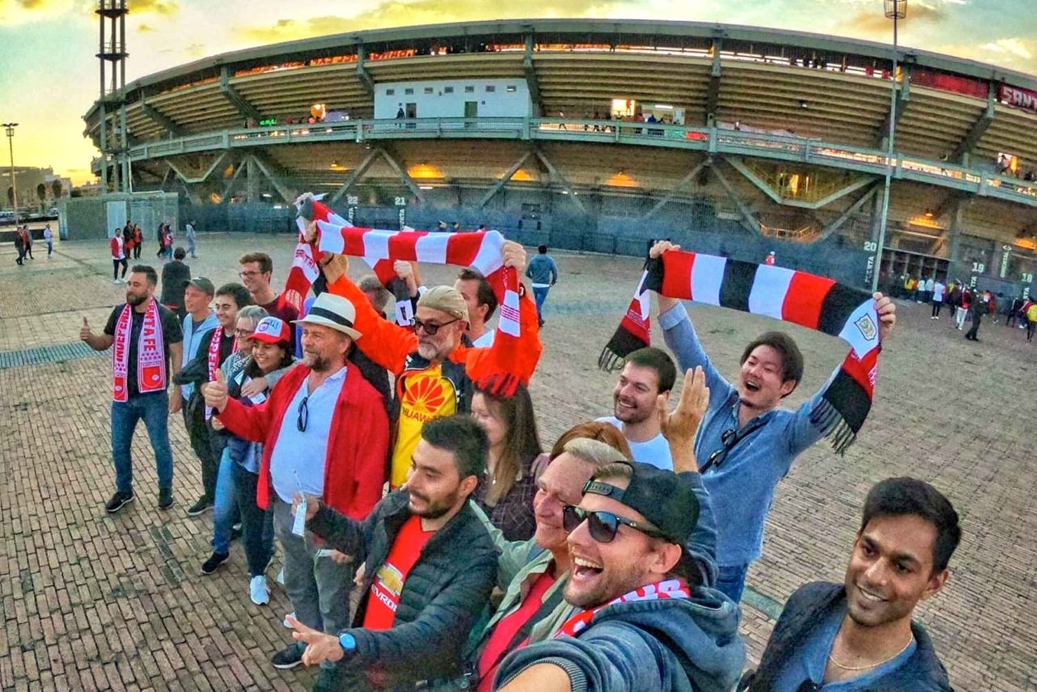 Bogotà: Tour del calcio con biglietti e birra illimitata