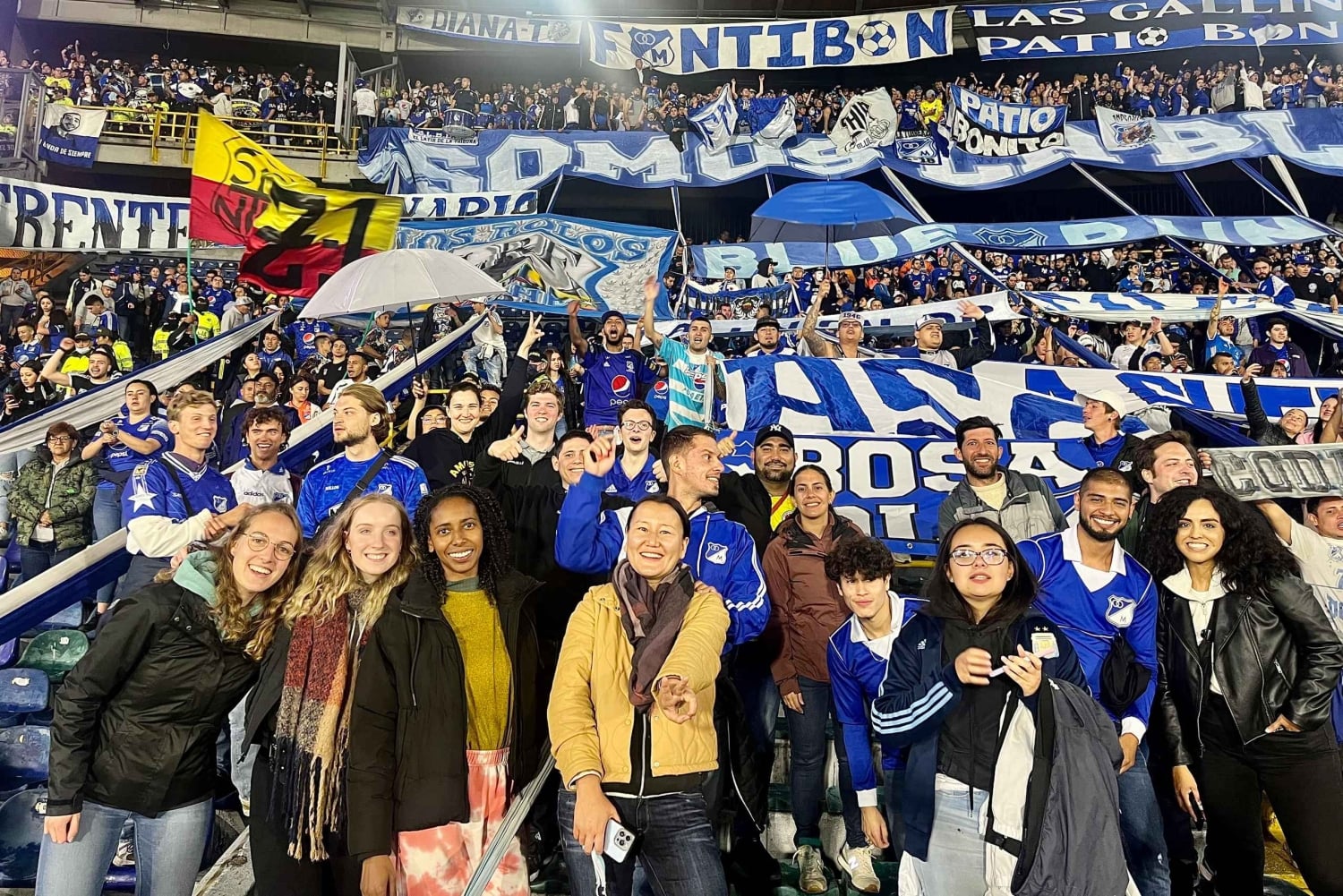 Bogotà: Tour del calcio con biglietti e birra illimitata