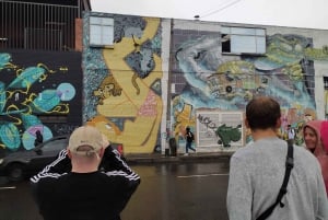 Bogotá: Graffiti District Guided Tour with Snack