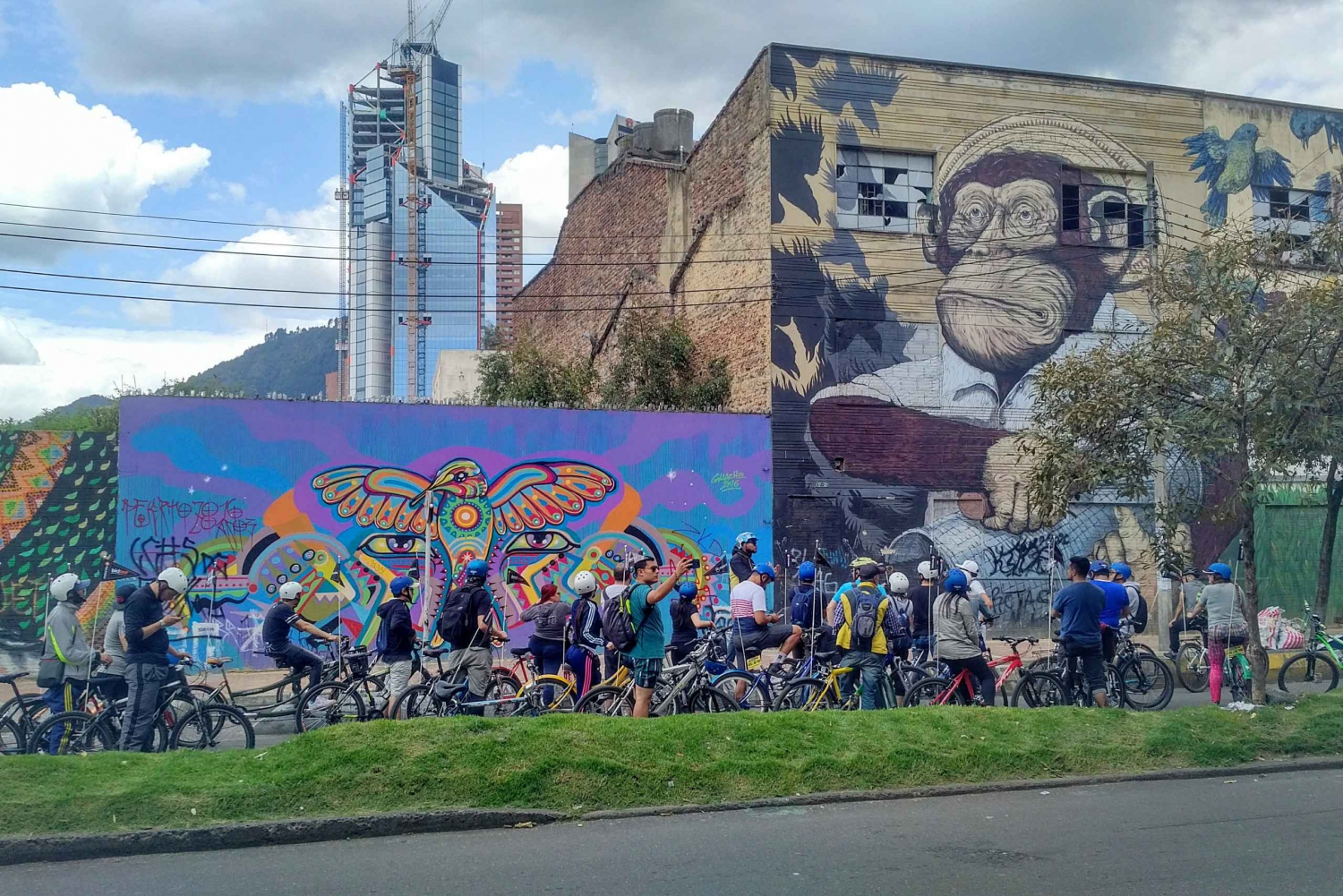 Bogota: Half-Day Graffiti and Street Art Bike Tour