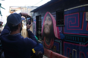 Bogotá: La Candelaria Graffiti & Urban Art Shared Tour