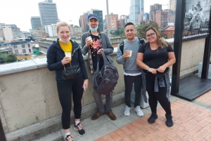Bogotá: La Candelaria Historical Walking Tour with Snacks