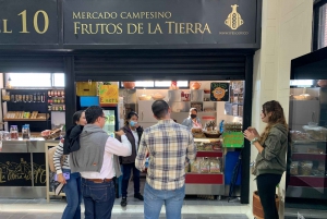 Bogotá: La Candelaria Historical Walking Tour with Snacks