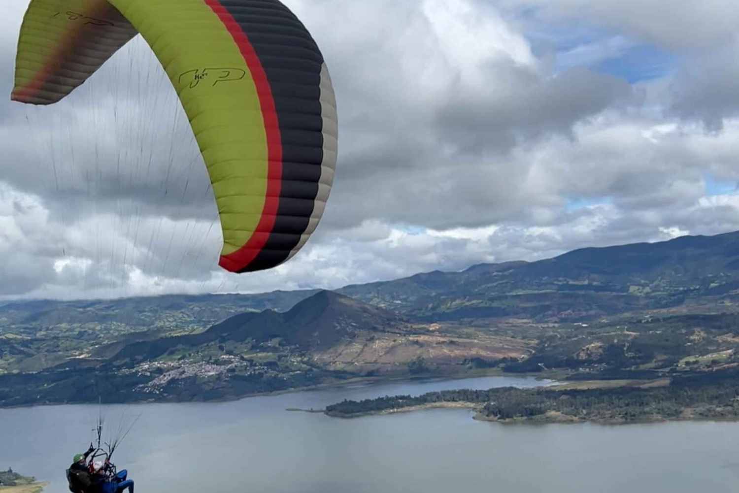 Bogota: Paraglidingaktivitet i La Calera med transfer