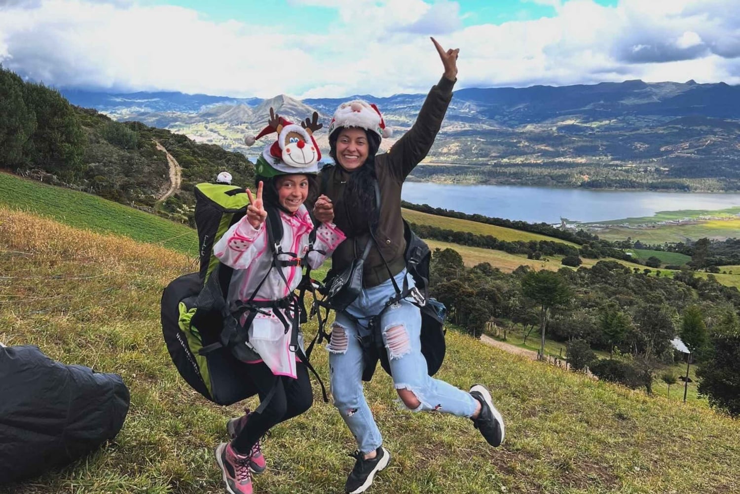 Bogota: Paragliding Flight Ticket in Guatavita