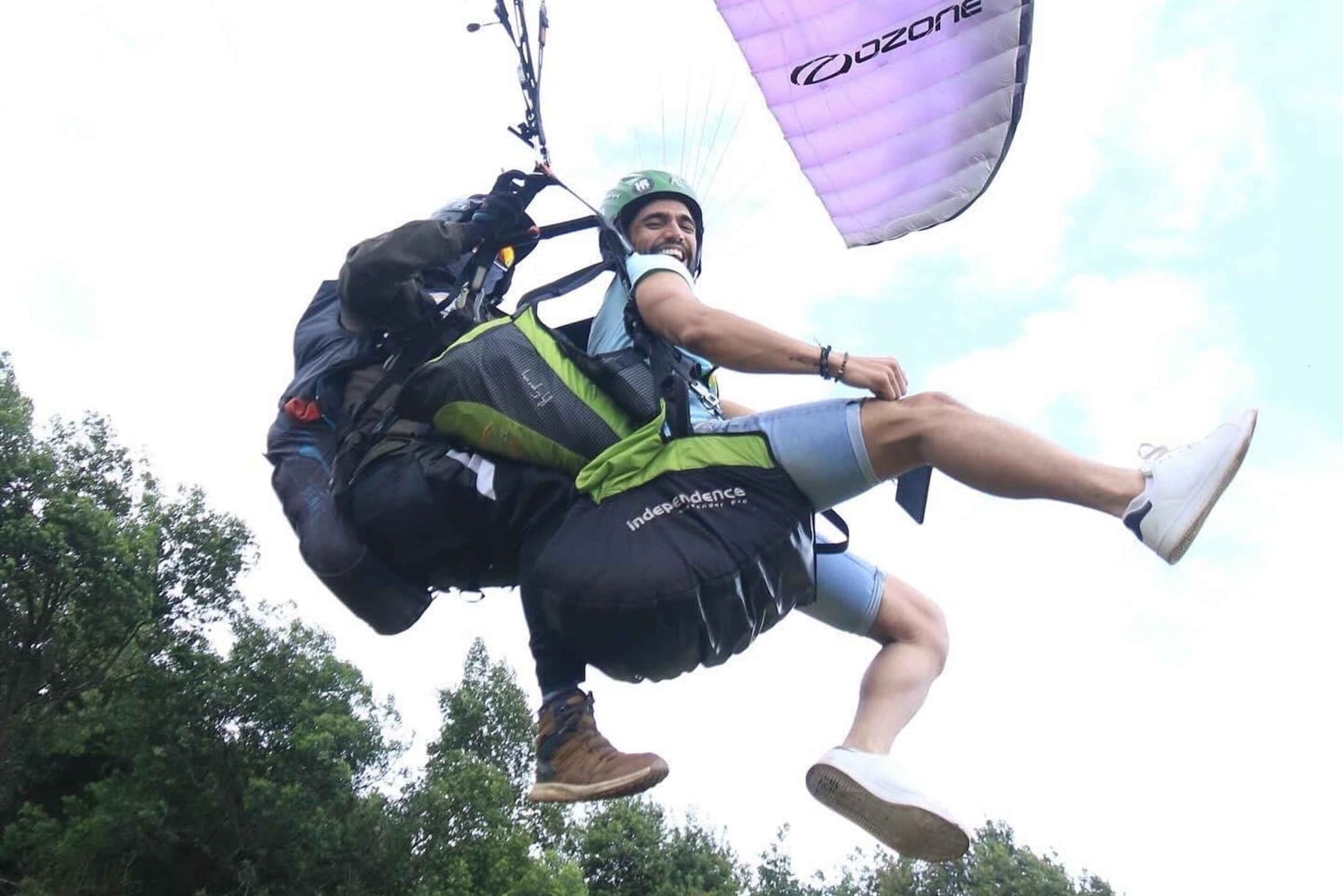 Bogota: Paragliding Flight Ticket in Guatavita