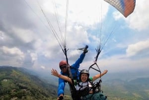 Bogota: Paragliding Flight Ticket in Guatavita