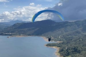 Bogota: Paragliding Flight Ticket in Guatavita