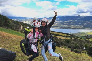Bogota: Paragliding Flight Ticket in Guatavita