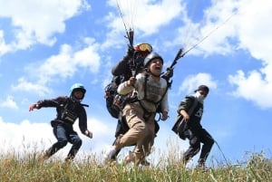 Bogota: Paragliding Flight Ticket in Guatavita