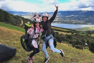 Bogota: Paragliding Flight Ticket in Guatavita