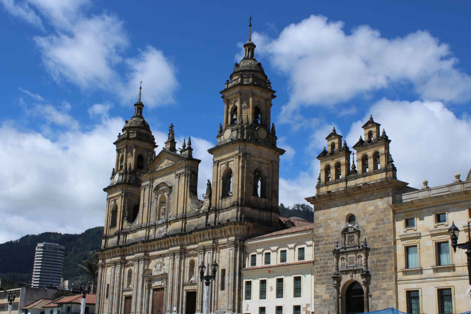Bogotá: Private Candelaria Walking Tour and Gold Museum