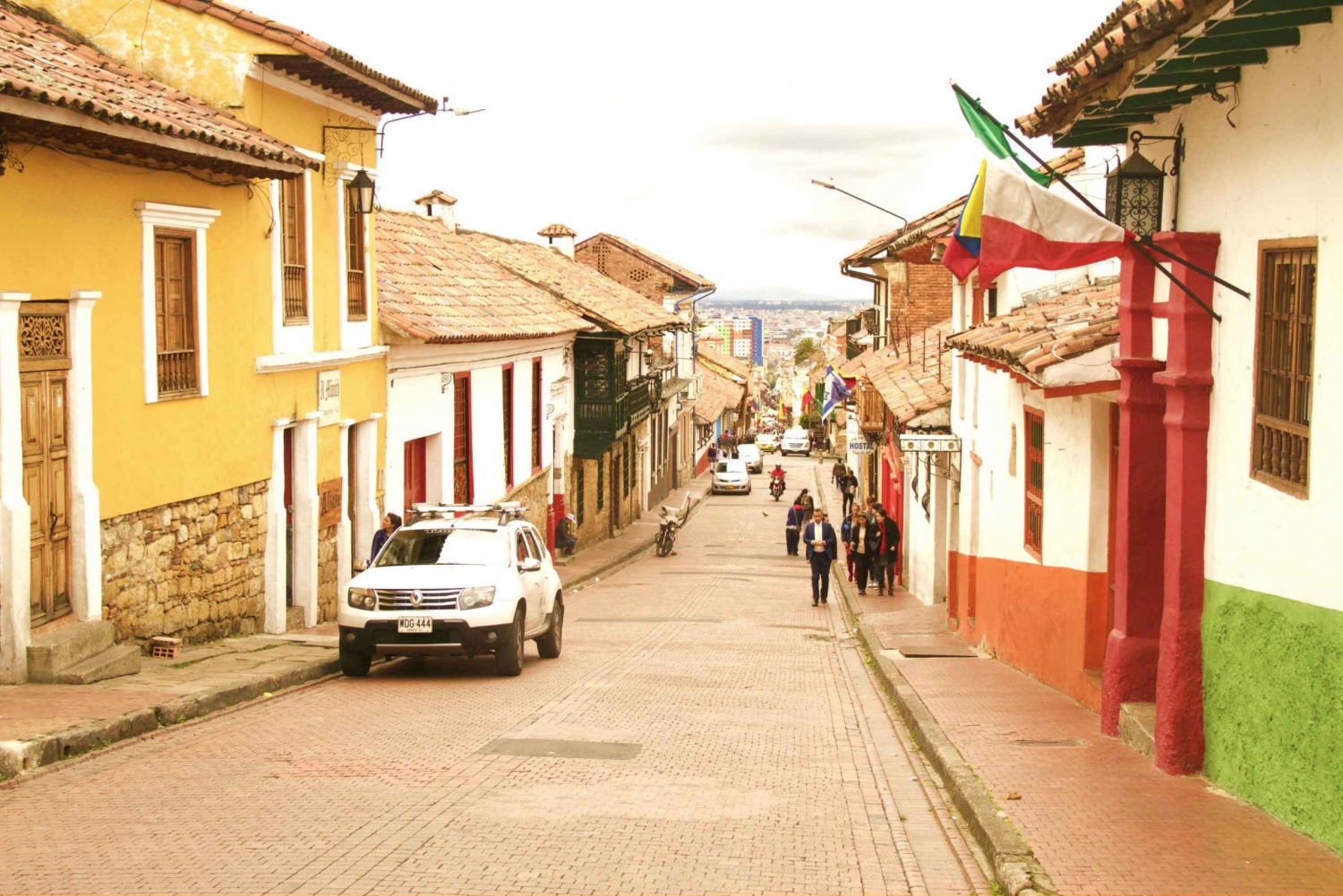 Bogotá: Private Candelaria Walking Tour with Gold Museum
