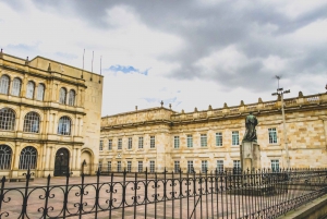 Bogotá: Private Candelaria Walking Tour with Gold Museum