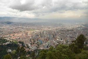 Bogotá: Monserrate & La Candelaria -kierroksella.