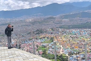 Bogotá´s Barrios: El Paraíso Favela Tour with Cable Car