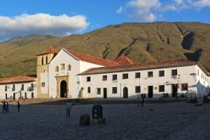 ボゴタ：ヴィラ デ レイバ ラキラ ポソス アズレスなどへのツアー