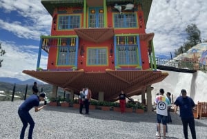 ボゴタ：ヴィラ デ レイバ ラキラ ポソス アズレスなどへのツアー