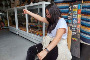 Bogotá: Traditional Colombian Bag Craft Workshop with Drink