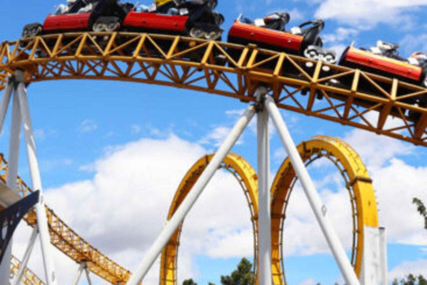 Bogotá: Besök nöjesparken Salitre Mágico med mat!