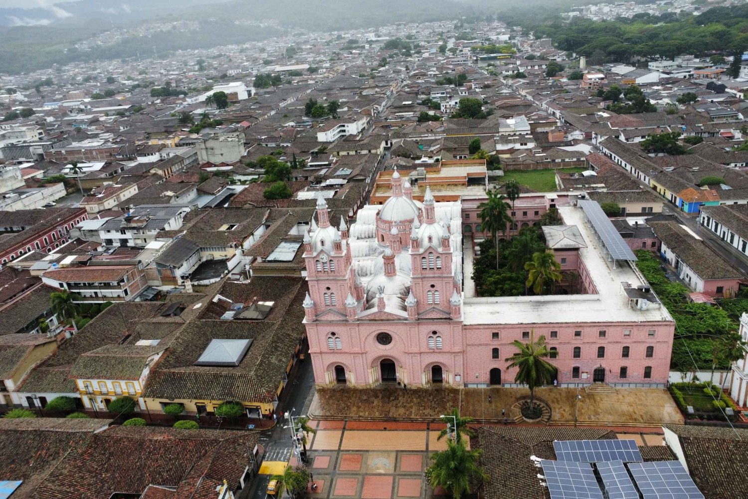 Buga : Visite Citadine et Visite de la Basilique Señor de los Milagros