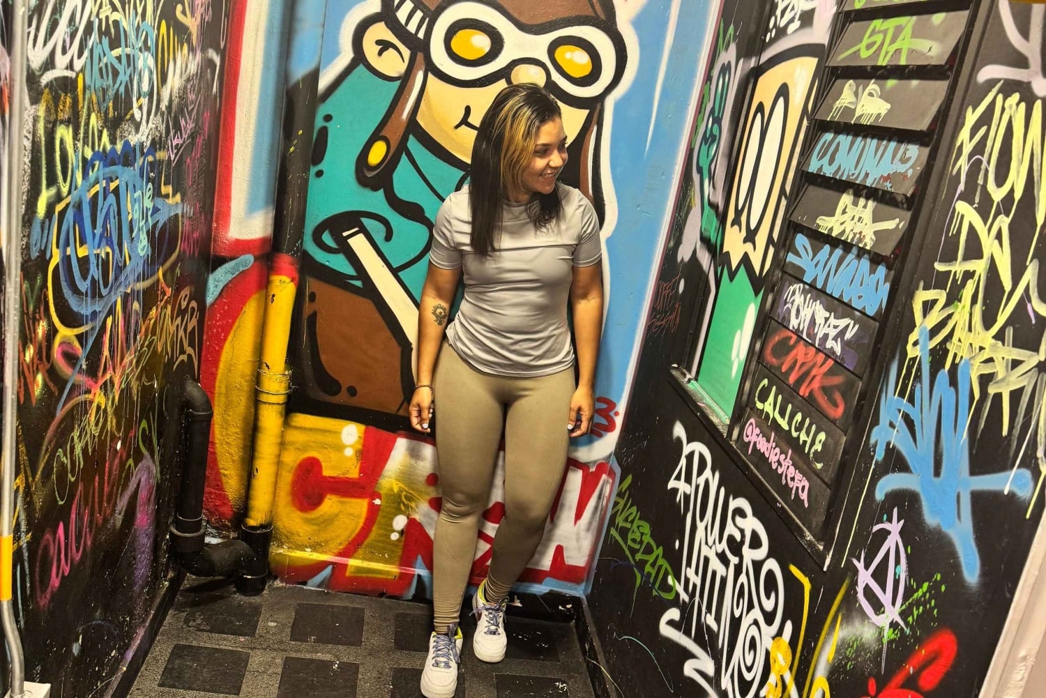 Cafés, rues et histoires : photographier l'âme urbaine de Medellín