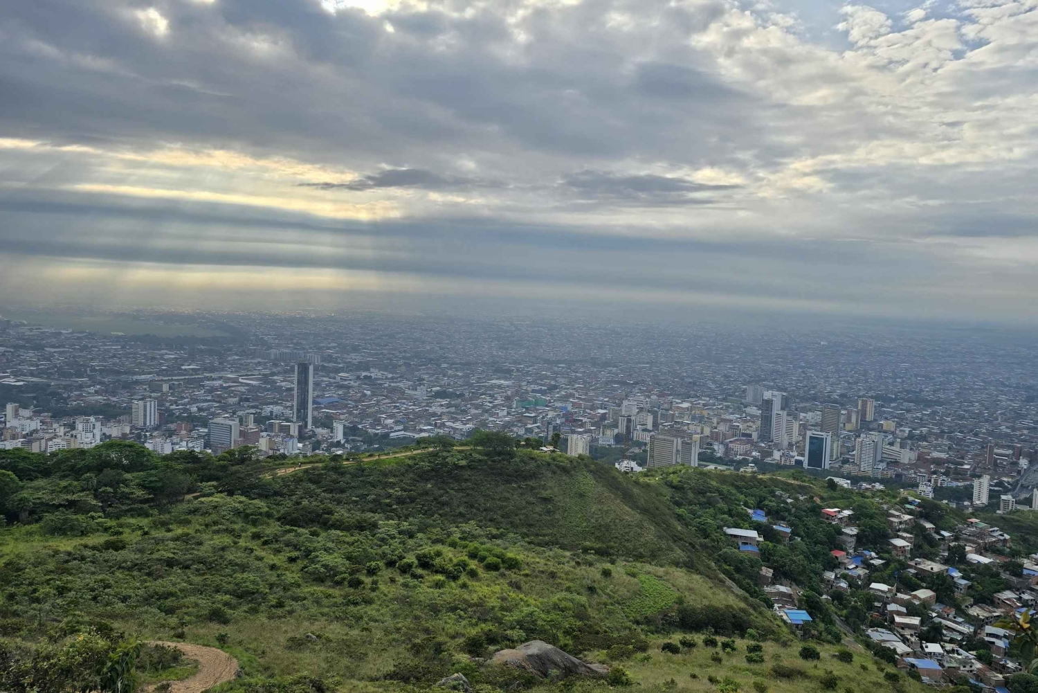 Cali: Guidet oppstigning til de tre korsenes høyde