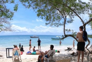 カルタヘナ：ボートで行く4島日帰り旅行とカリブ海ランチ