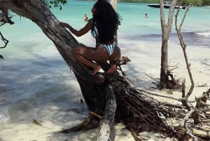 カルタヘナ：ボートで行く4島日帰り旅行とカリブ海ランチ