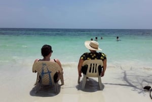 カルタヘナ：ボートで行く4島日帰り旅行とカリブ海ランチ