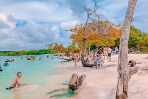 カルタヘナ：ボートで行く4島日帰り旅行とカリブ海ランチ