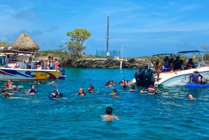 Cartagena: Excursión a 5 islas en barco con almuerzo y snorkel