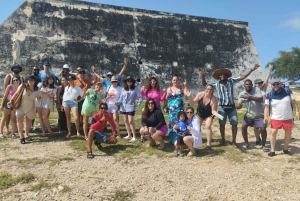 Cartagena: Excursión a 5 islas en barco con almuerzo y snorkel