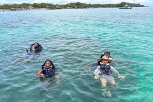 Cartagena: tour delle 5 isole del Rosario con snorkeling e pranzo