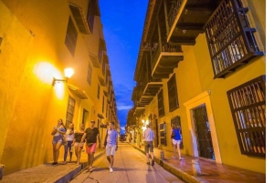 Cartagena Nocturna: Recorrido Histórico Cena Típica + Degustación de Dulces